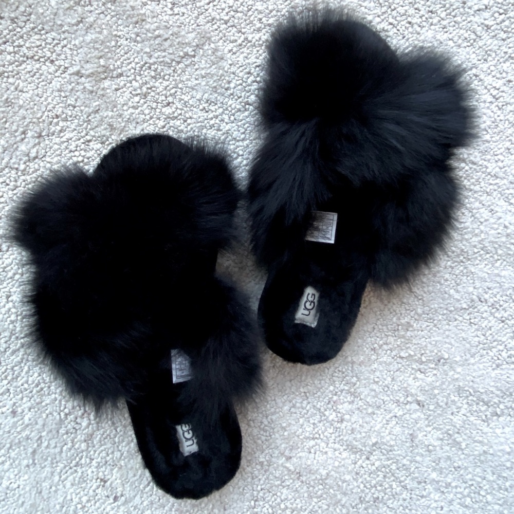 UGG Slipper sandal NWOT Fuzzalicious black size 9